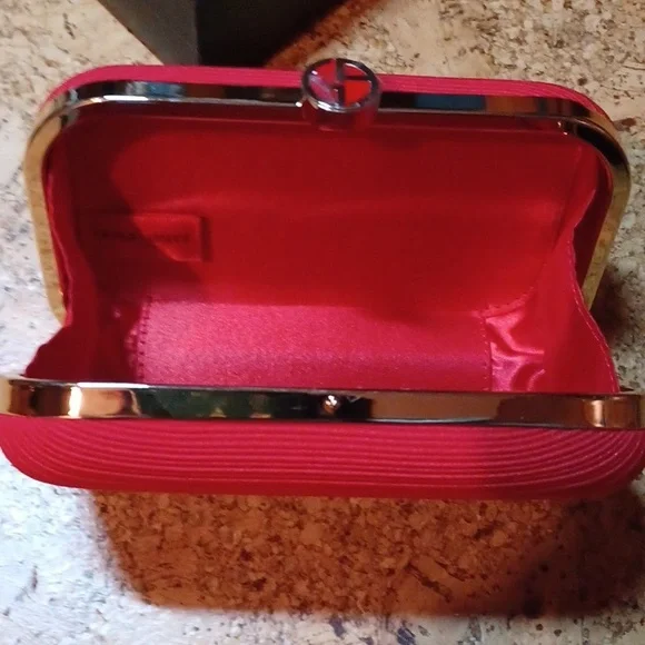 Giorgio Armani Limited Edition Red Makeup case/Clutch, NIB - Picture 4 of 6